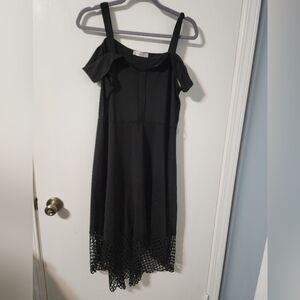 Chic Black Cold-Shoulder Midi Dress